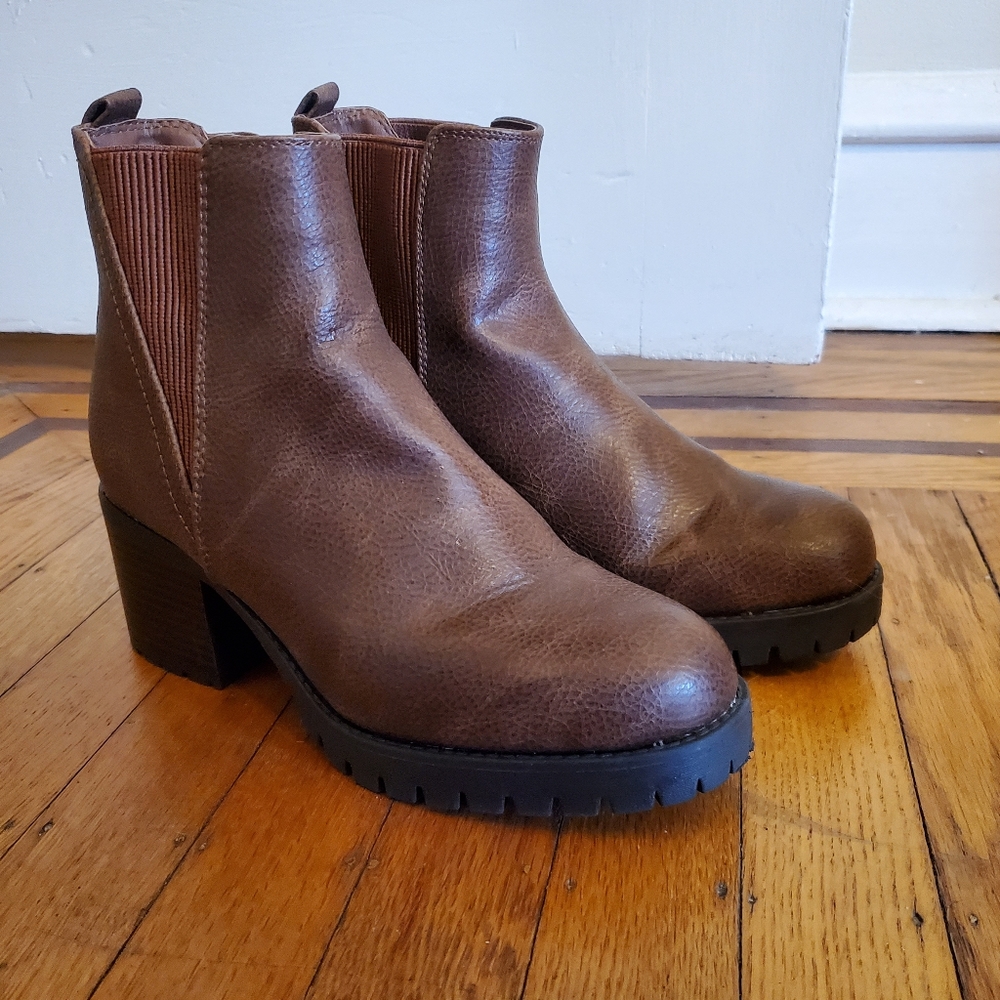 MIA Brown Chelsea Boot sz 8